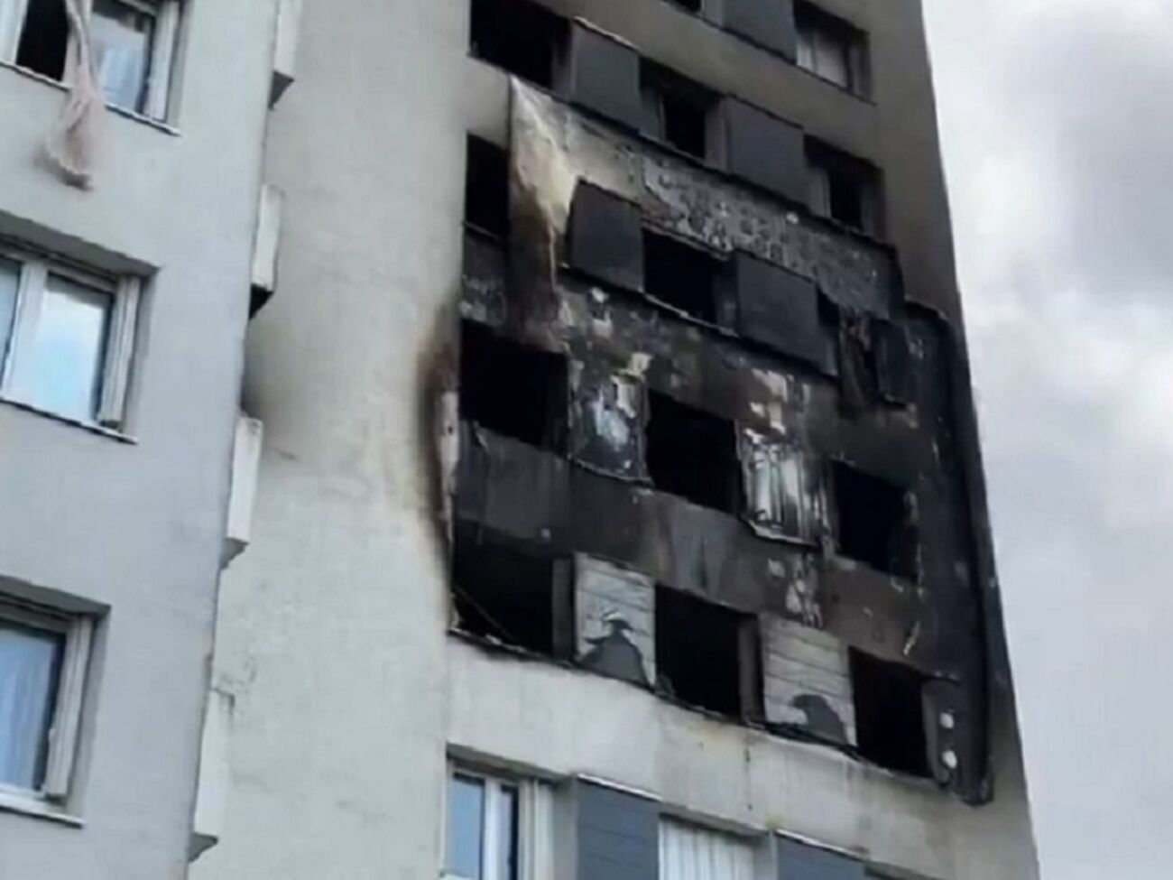 Пожар начался на четвертом этаже