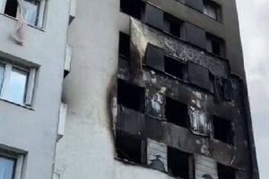 Пожар начался на четвертом этаже