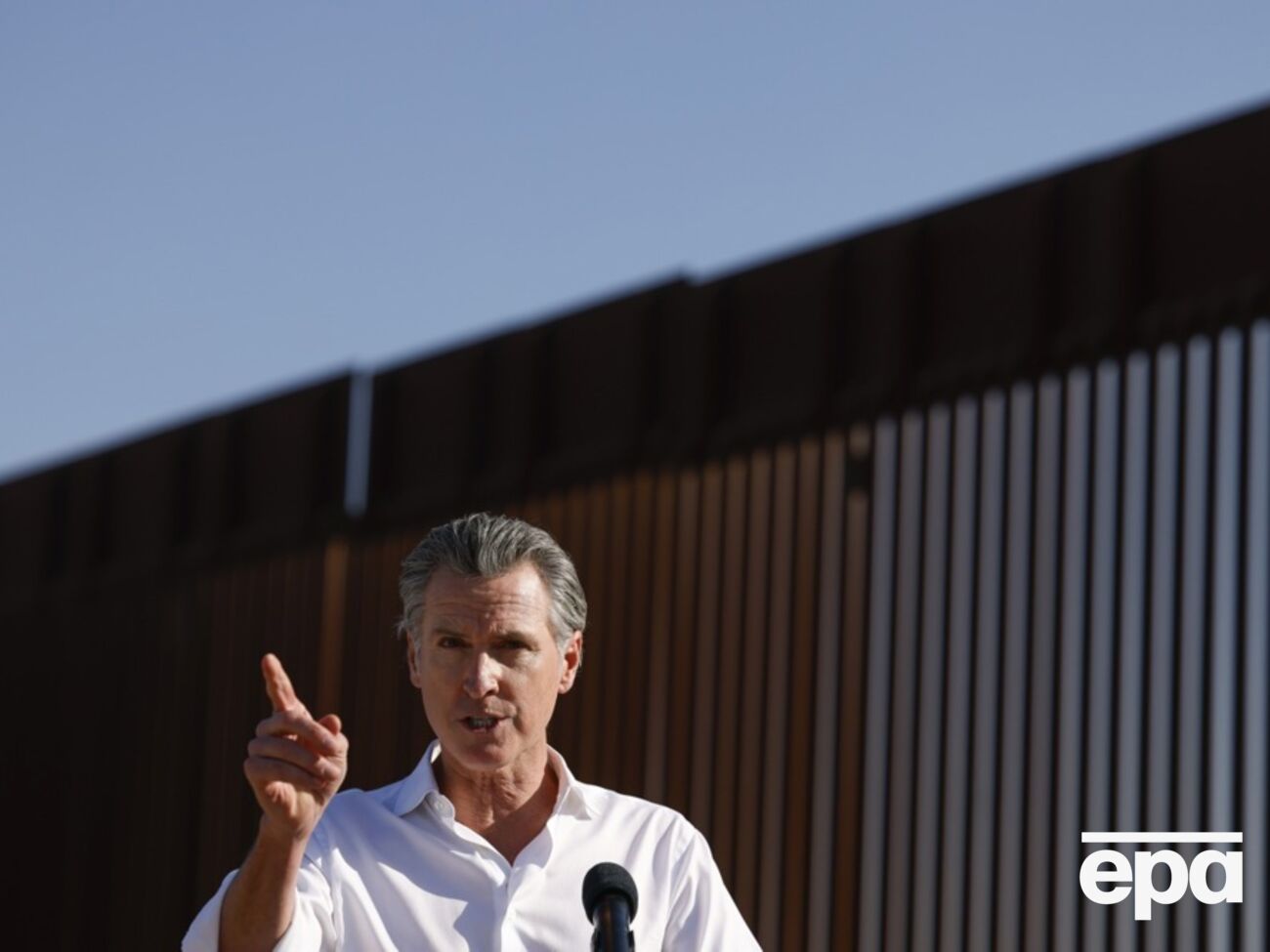 Ньюсом вважає, що протести потребують мирного врегулювання