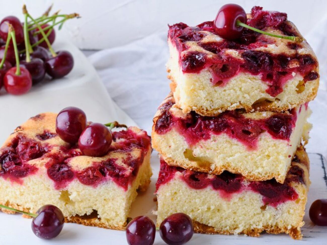 Для страви вам знадобиться 250–300 г вишень без кісточки