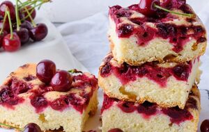 Для страви вам знадобиться 250–300 г вишень без кісточки