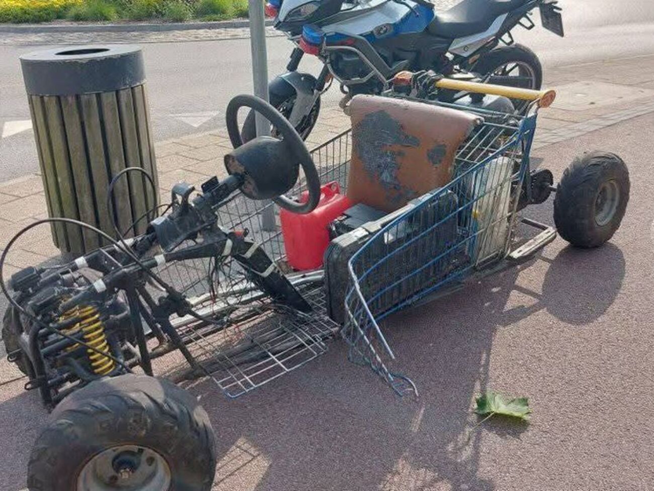 Водителя задержали за езду по тротуару