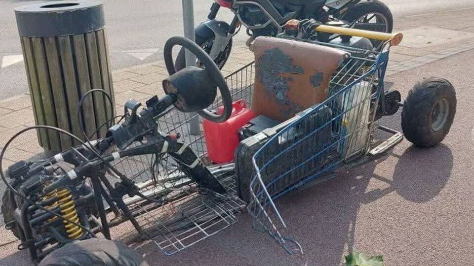 Водителя задержали за езду по тротуару