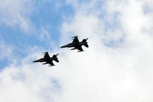 СМИ пишут, что F-16 получил координаты вражеского самолета