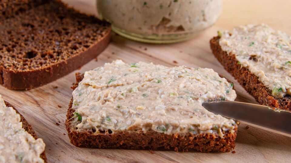 Для намазки вам знадобляться два види сиру