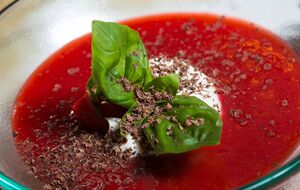 Полуничний суп подають охолодженим