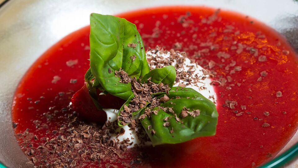 Полуничний суп подають охолодженим