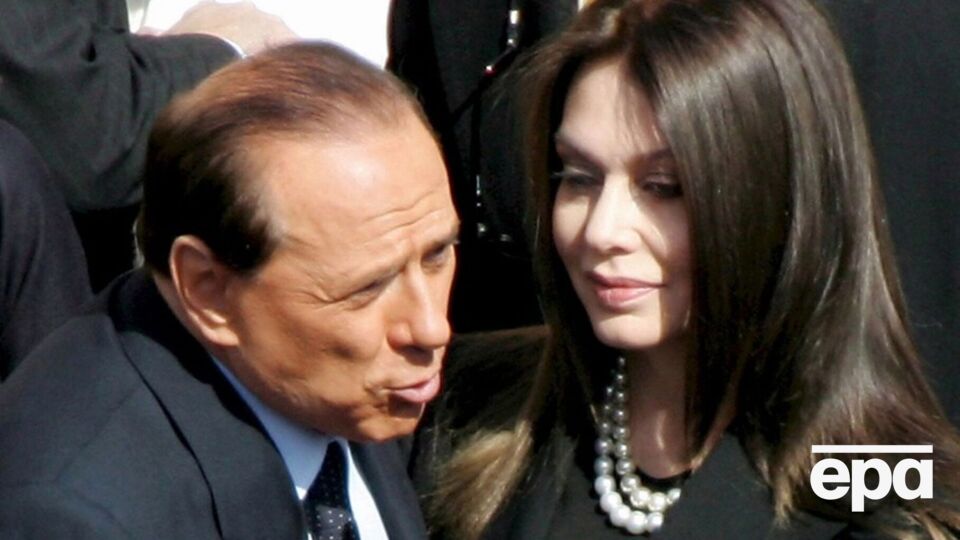 Жена Берлускони подала на развод, узнав об его изменах