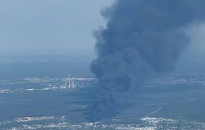 Деякі пабліки писали, що горить, імовірно, пороховий завод, однак згодом уточнили, що нібито йдеться про лакофарбовий склад