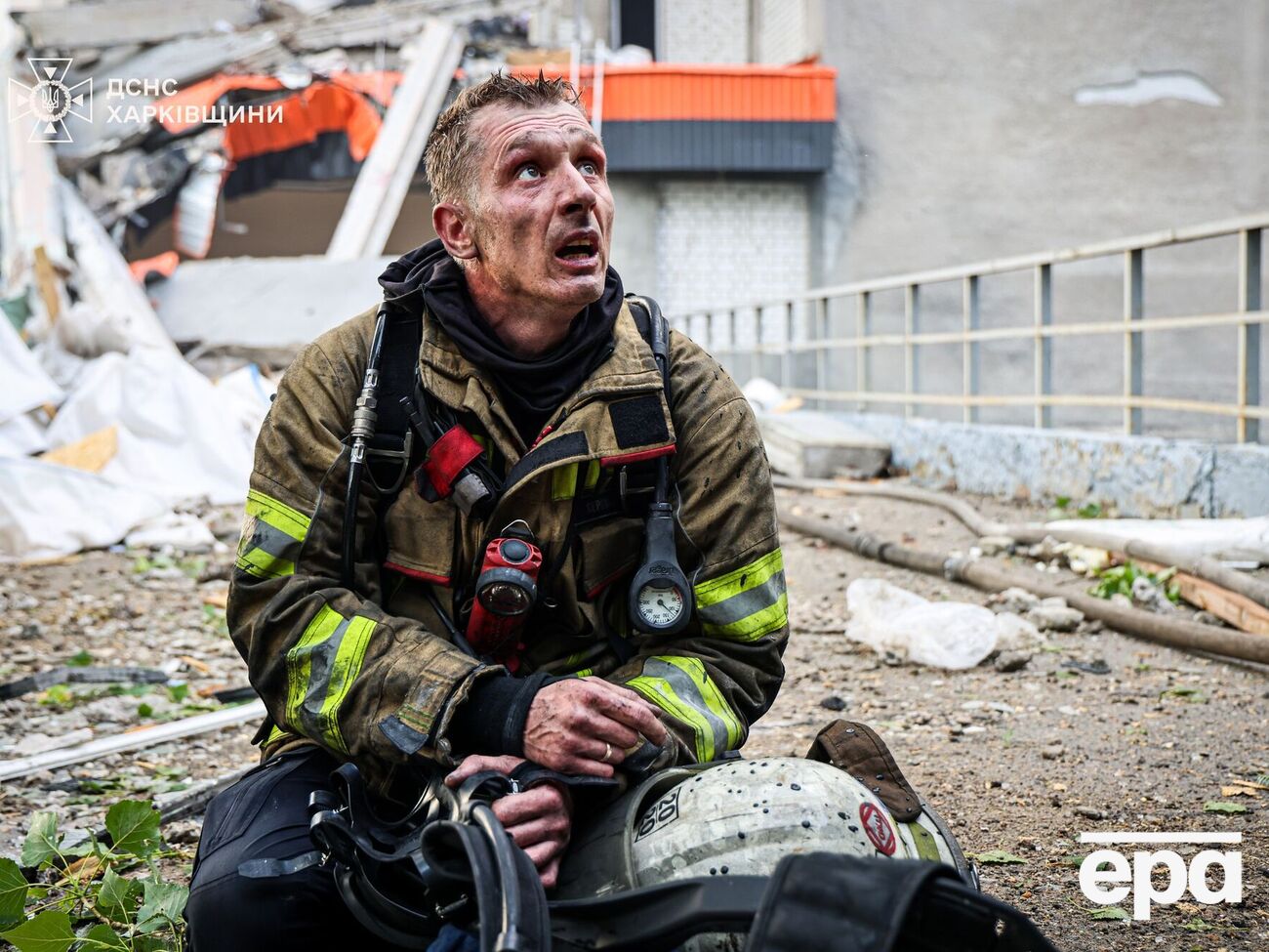 Людей під завалами шукають із суботи