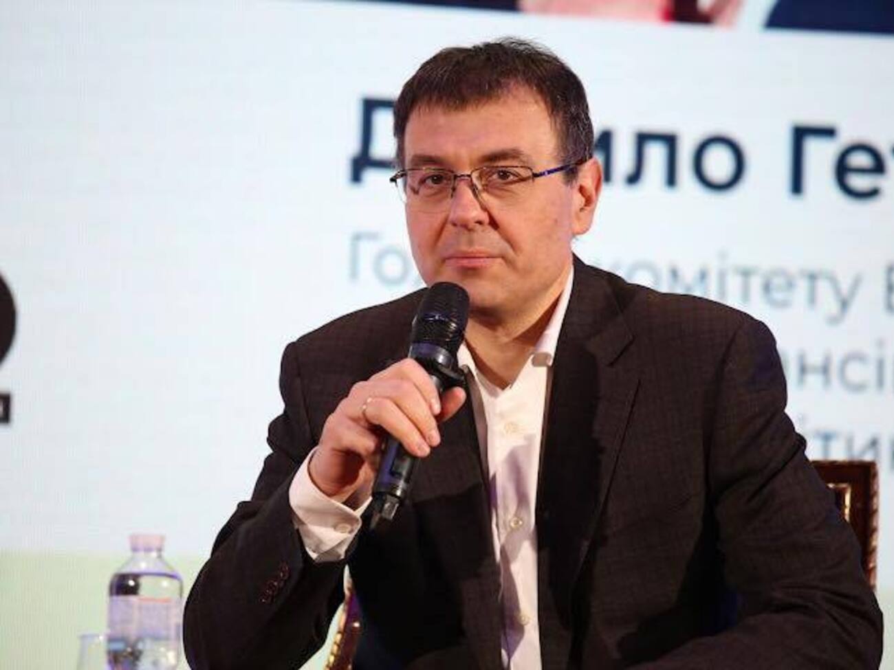 Банки, обслуживающие деньги ВСУ, нужно обязать кредитовать бойцов, считает нардеп