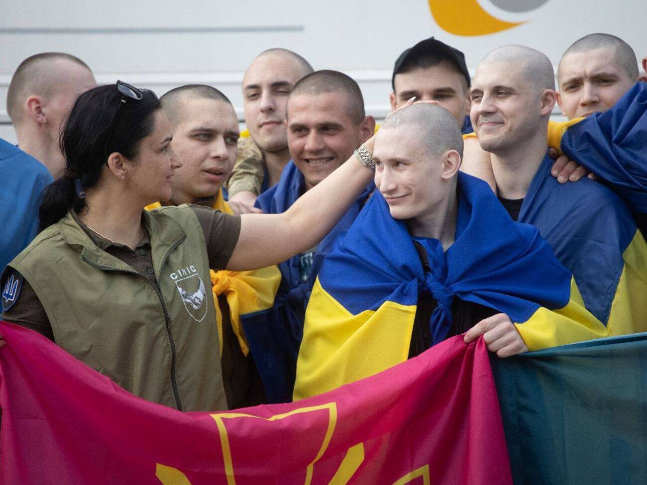 Президент показав звільнених українців