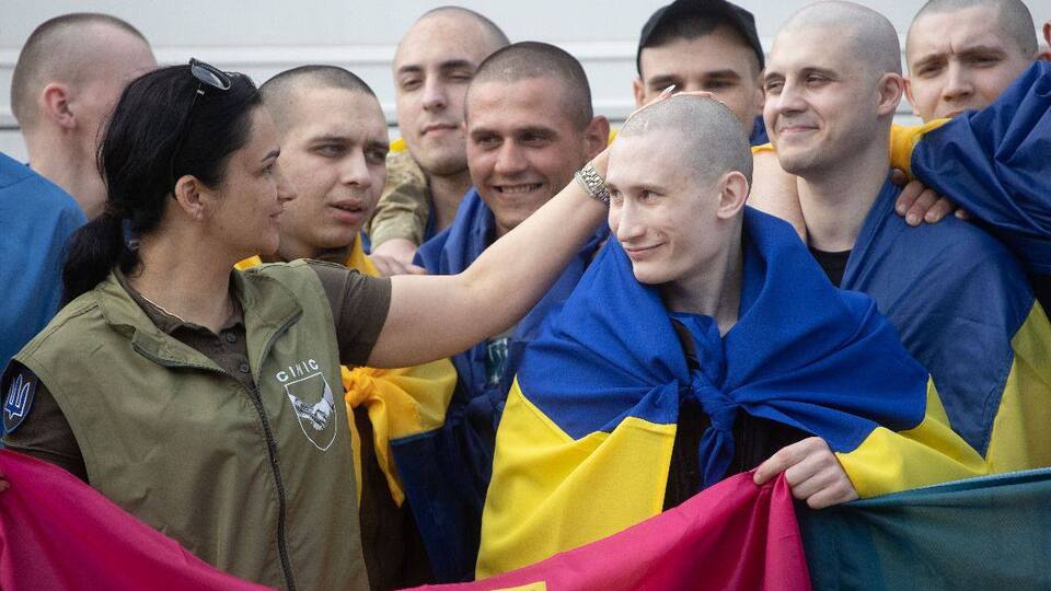 Президент показав звільнених українців