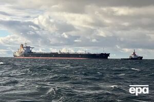 Те, що вантаж на судні з чорного списку приймає країна "Великої сімки", є показовим, пишуть журналісти