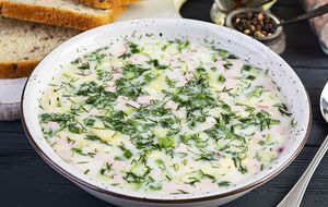 Можете додати в окрошку майонез і кубики льоду