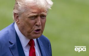 По словам Трампа (на фото), "очень некомпетентный" губернатор Калифорнии и мэр Лос-Анджелеса должны были бы поблагодарить его