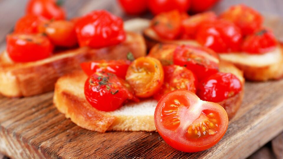 Маринованные томаты готовятся очень просто