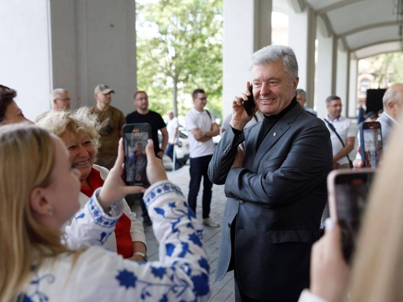 После введения санкций Порошенко подарил $1 млн своим детям, а не ВСУ, отметил Иванов