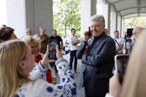 Після запровадження санкцій Порошенко подарував $1 млн своїм дітям, а не ЗСУ, зазначив Іванов