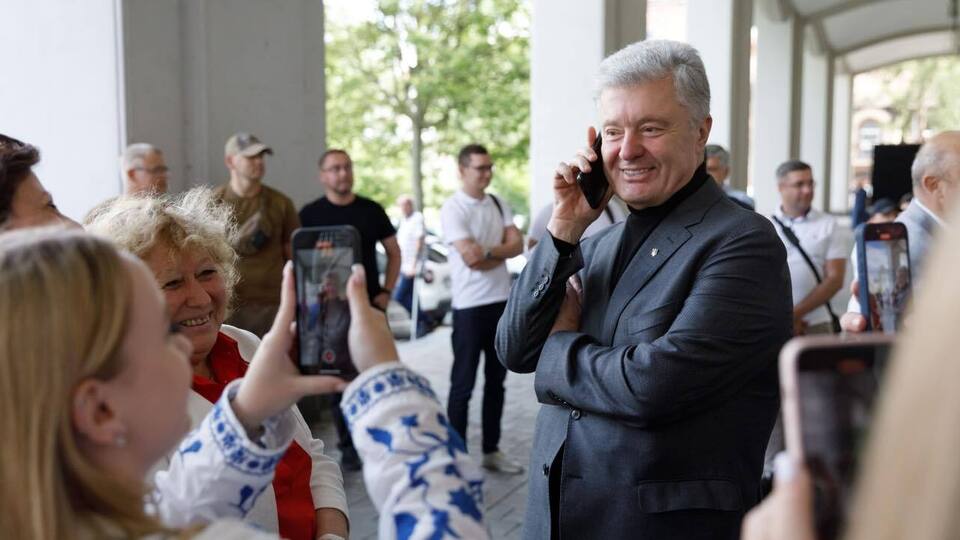 После введения санкций Порошенко подарил $1 млн своим детям, а не ВСУ, отметил Иванов