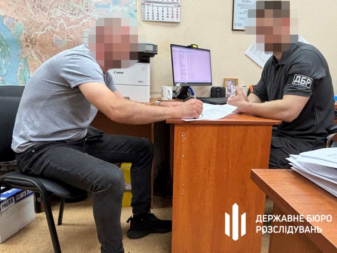 Слідство стверджує про щонайменше п'ять оборудок із квартирами, які мали перейти у власність громади