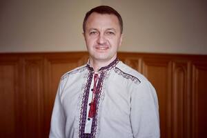 Каденция Кременя истекает 8 июля. На повторное переизбрание его кандидатуру на должность языкового омбудсмена правительство пока не выдвинуло