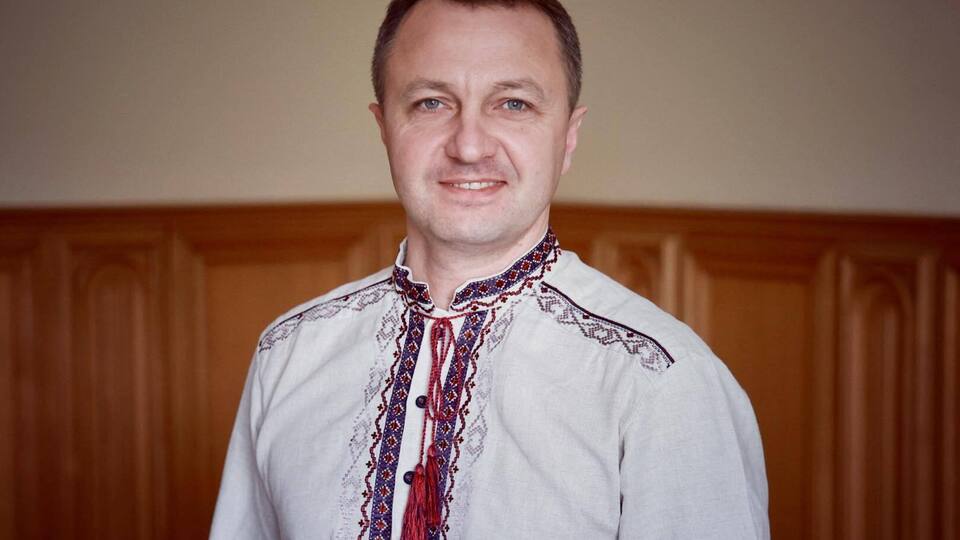 Каденция Кременя истекает 8 июля. На повторное переизбрание его кандидатуру на должность языкового омбудсмена правительство пока не выдвинуло