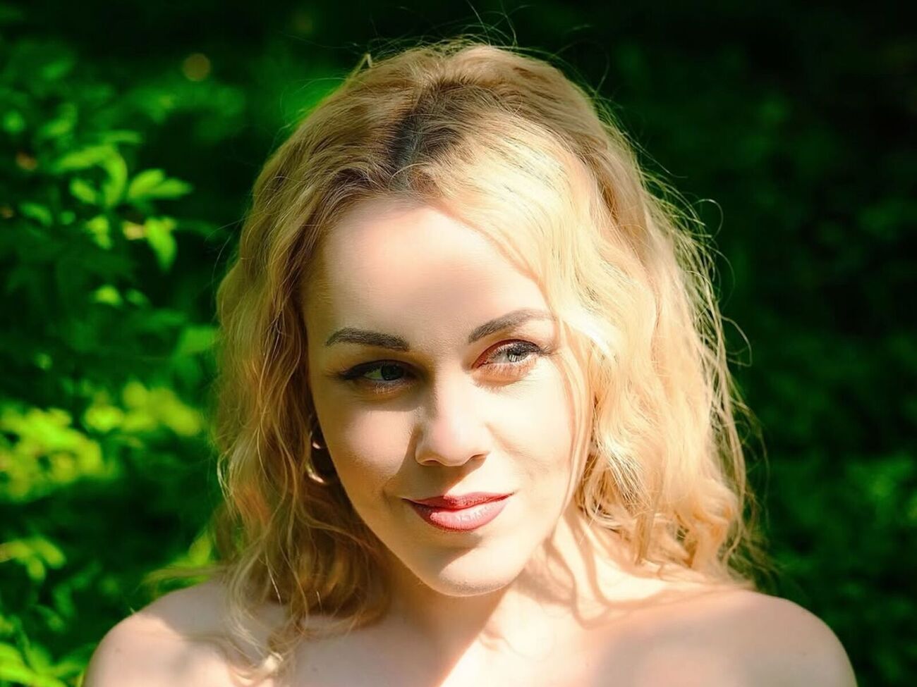 Тополя: У мене два матрацики, на яких я сплю. У мене працює плита, у мене є вода. Жити можна