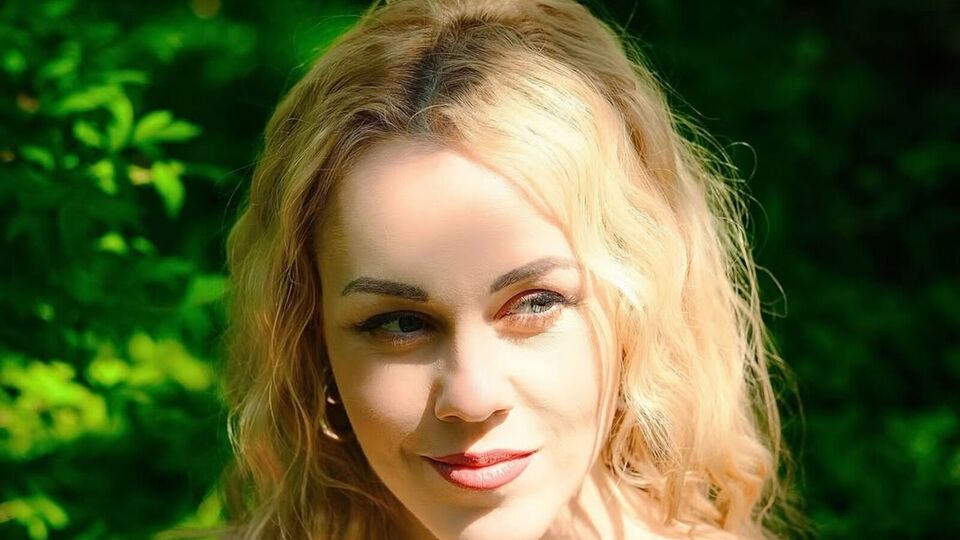 Тополя: У меня два матрасика, на которых я сплю. У меня работает плита, у меня есть вода. Жить можно