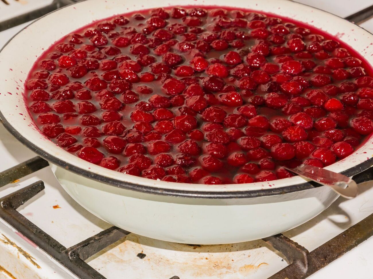 На 1,2 кг малины понадобится 700 г сахара