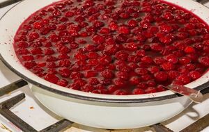 На 1,2 кг малины понадобится 700 г сахара