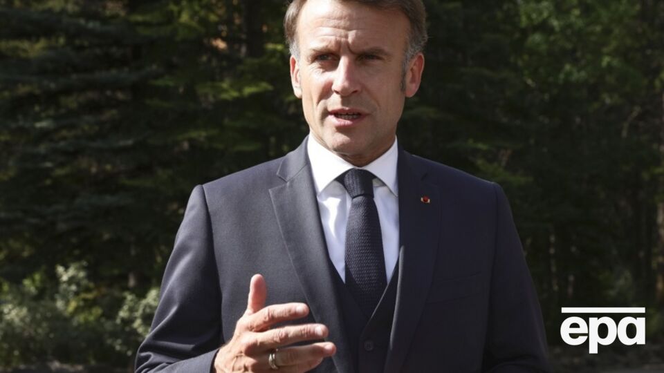 У Єлисейському палаці зазначили, що Макрон у розмові з Путіним наголосив на непохитній підтримці Францією суверенітету й територіальної цілісності України