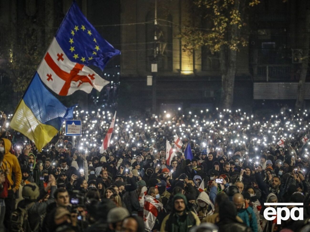 Оппозиция и активисты с осени 2024 года протестуют против фальсификаций на выборах