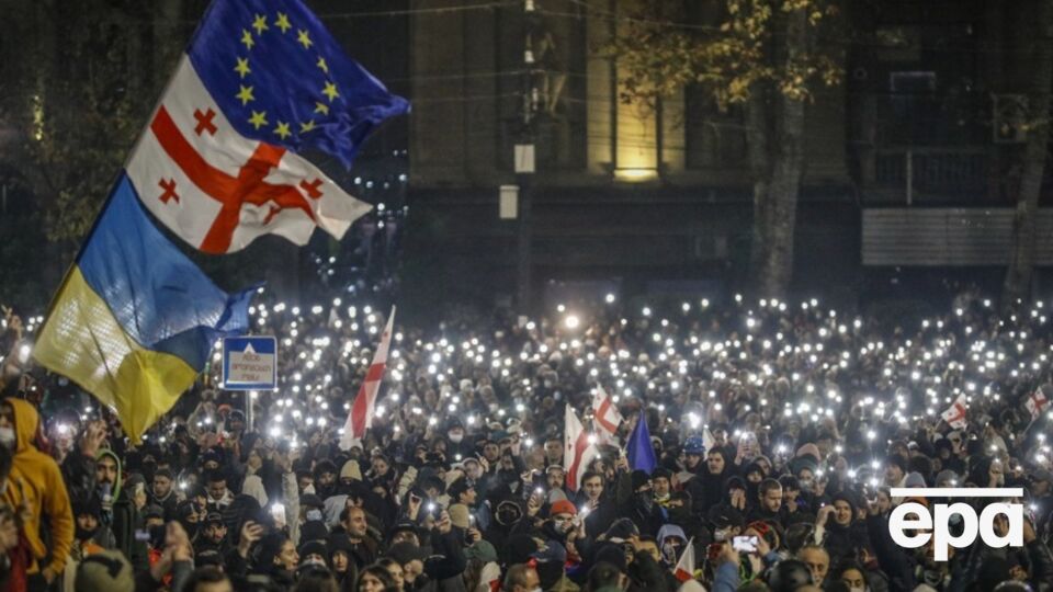 Оппозиция и активисты с осени 2024 года протестуют против фальсификаций на выборах