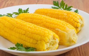 Головний секрет приготування ідеальної кукурудзи в тому, що заливати її треба обов'язково окропом