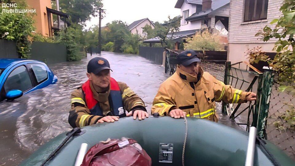 У Львівській області вода почала затоплювати будинки