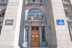 Поток скандалов может остановить только роспуск бюро, заявили авторы "Украинских новостей"