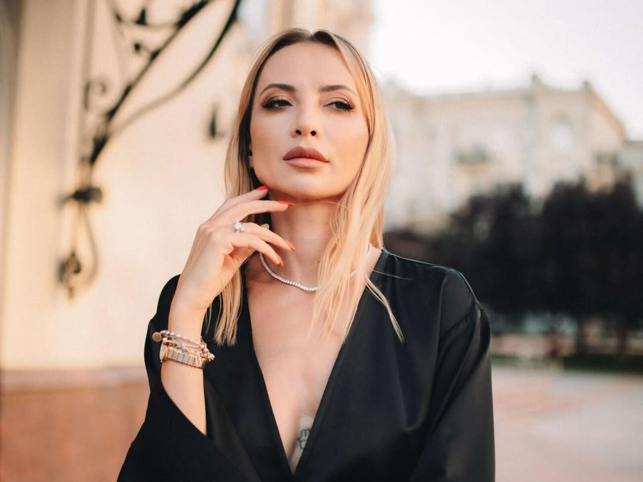 Сопонару: Дівчата, зізнавайтеся, було таке, що йшли на педикюр у сукні й без білизни?