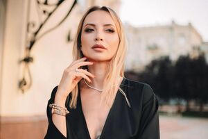 Сопонару: Дівчата, зізнавайтеся, було таке, що йшли на педикюр у сукні й без білизни?