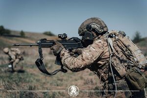 Окрім колумбійців, у їхній штурмовій роті також служать добровольці з Перу, Бразилії, Зімбабве, Італії й Мексики