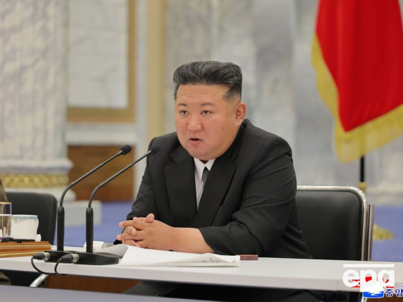 Окрім лідера Північної Кореї, у позовах також фігурує п'ятеро інших посадовців