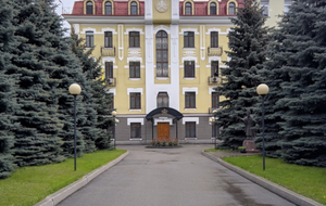 Пошкоджені дах, гараж і службове приміщення нунціатури