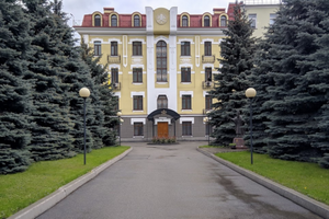 Повреждены крыша, гараж и служебное помещение нунциатуры