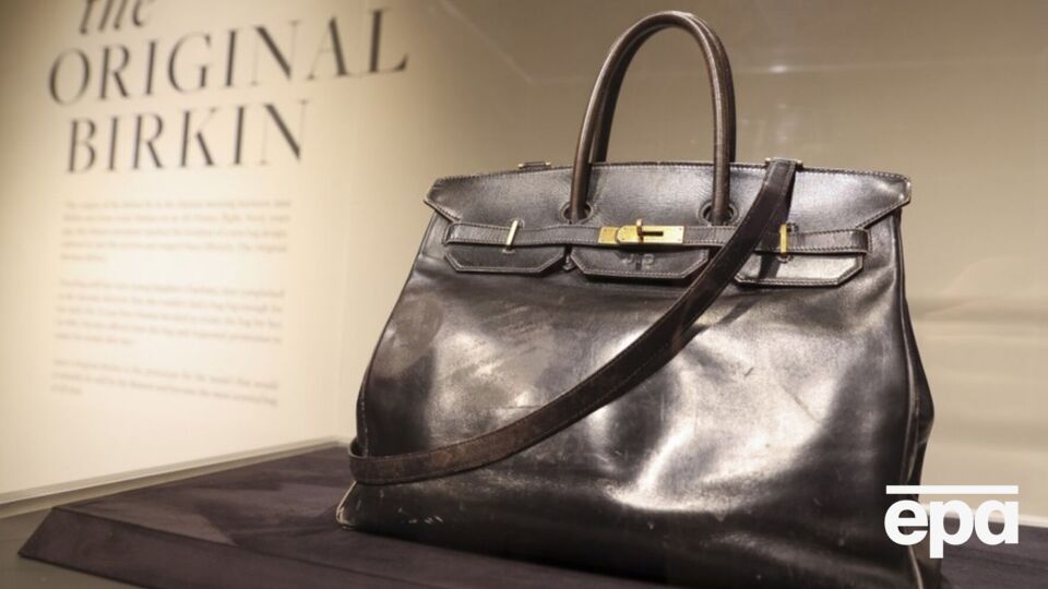 По легенде, идея этой сумки появилась случайно