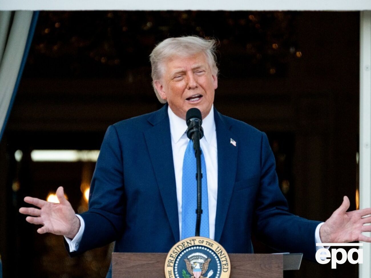 По словам Трампа, по новой схеме оружие из США сначала будет доставляться "в НАТО"