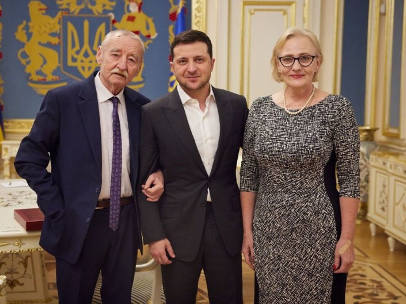 Во время церемонии прощания с Покладом Зеленский не присутствовал, но передал венок