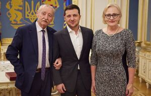 Во время церемонии прощания с Покладом Зеленский не присутствовал, но передал венок