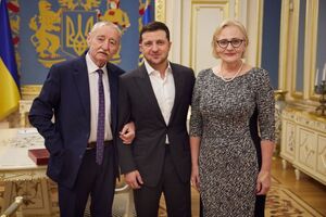 Під час церемонії прощання з Покладом Зеленського не було, але він передав вінок