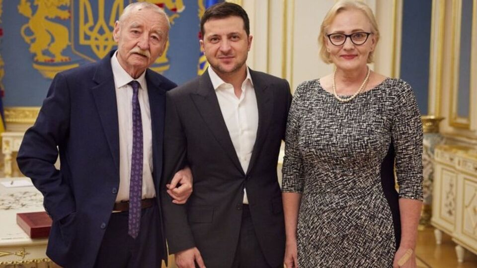 Під час церемонії прощання з Покладом Зеленського не було, але він передав вінок