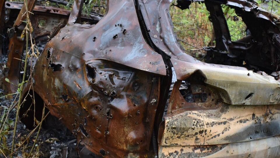 Российский военнослужащий, понимая, что перед ним гражданский автомобиль, открыл огонь из пулемета